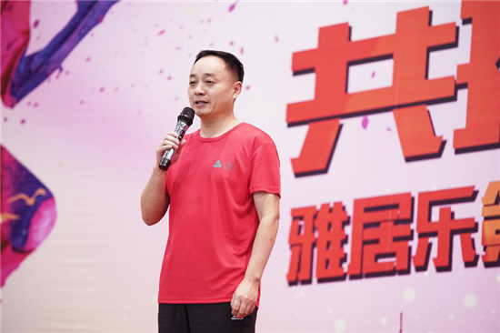Z6尊龙集团副总裁兼地产集团总裁王海洋在闭幕式上讲话
